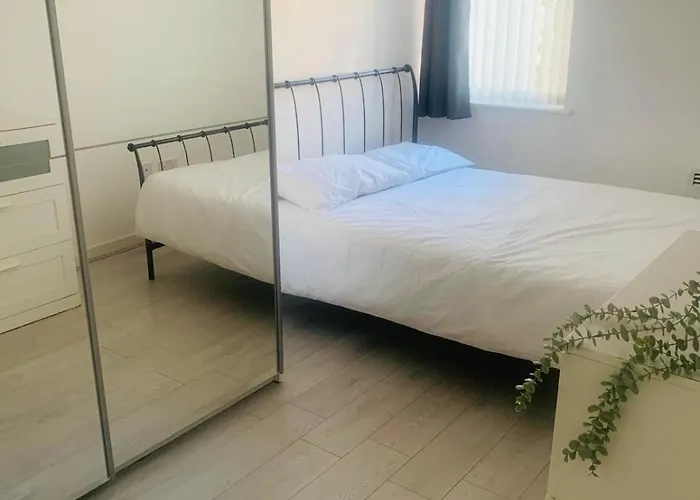 Modern 2-Bed - City Centre Apartment