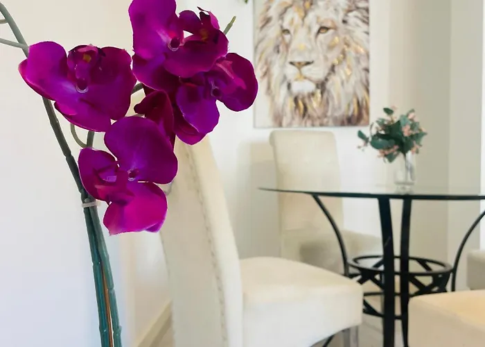 Modern 2-Bed - City Centre Apartment