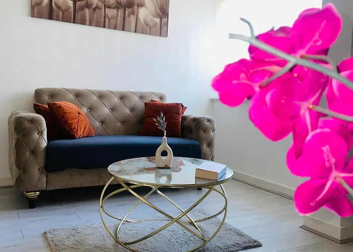 Modern 2-Bed - City Centre Apartment