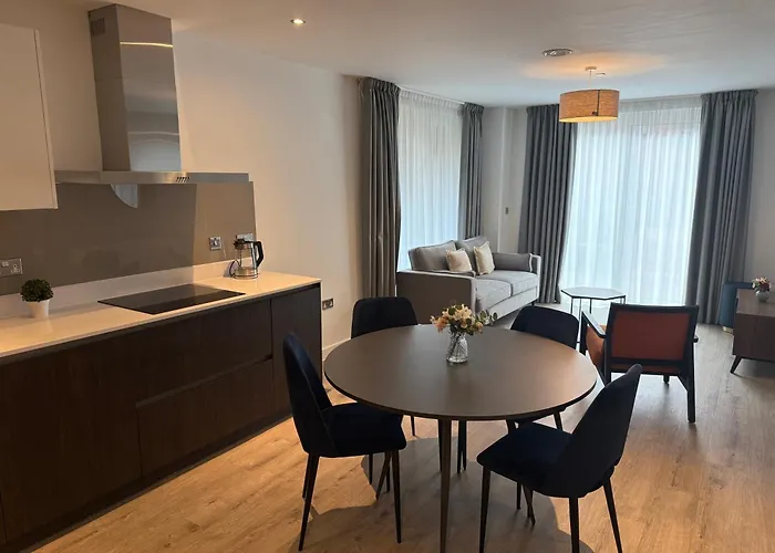 J&E Luxury Apartment