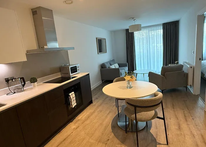 J&E Luxury Apartment